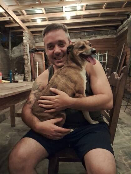 "Martín no es solo un perro; es mi compañero, mi confidente, mi mejor amigo".