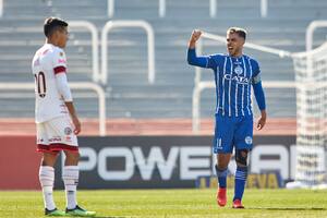 Golazo de volea, casi otro "olímpico" y caño de lujo: la figura del Godoy Cruz puntero que quiere Botafogo