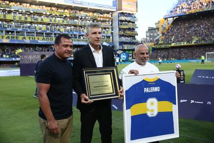 Martín Palermo fue homenajeado en la Bombonera en la previa al duelo entre Boca y Platense