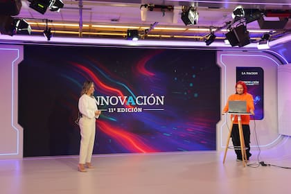 Martín Rabaglia, CEO y cofundador de Genosha, junto a Carla Quiroga, de LA NACION