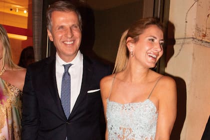 Martín Redrado y su mujer, Lulú Sanguinetti, con un vestido de encaje. La pareja se casó en julio en una lujosa boda en Villa Balbiano, frente a Lago Di Como, en Italia.