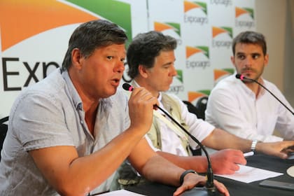 Martín Schvartzman, Alberto Marina y el intendente de San Nicolás Manuel Passaglia en la conferencia donde se presentó el balance de la muestra de 2019