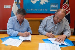 Martín Schvartzman, CEO de Exponenciar y Nicolás Bronzovich, presidente del INTA