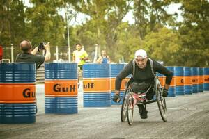 Abren cuenta para colaborar con la compra de una silla de ruedas de competencia para Martín Sharples