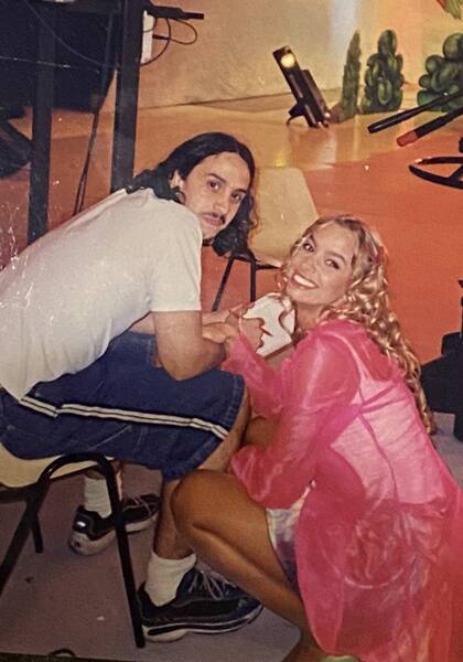 Martín y Cecilia en el estudio de televisión