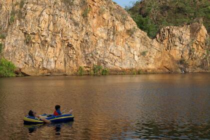 Martín y su hijo. Relax después del trabajo.