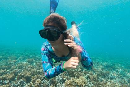 Martina es periodista ambiental, viajera, ecologista, protectora del océano e instructora de buceo. Dirigió Missing Sharks, un documental sobre la caza de tiburones en Panamá.