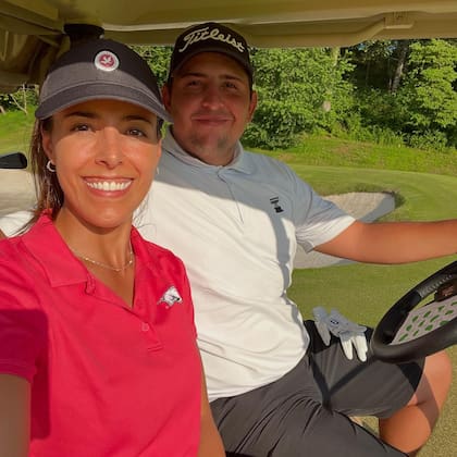 Martina Gavier, junto con Mateo Pulcini; la coach estuvo con él de manera presencial en la Academia Campra Golf y también en su paso por la Universidad de Arkansas