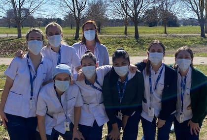 Martina junto a sus compañeras