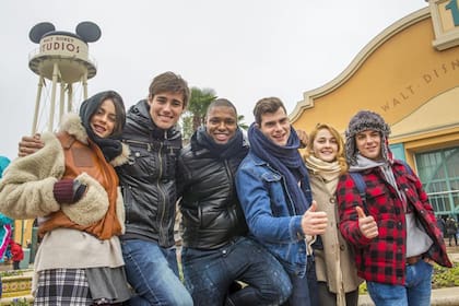 Martina Stoessel y todo el elenco disfrutaron de las atracciones de Disney