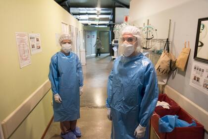 Martina Viacava y Magdalena Houssay pudieron ser voluntarias del Hospital Solidario Covid Austral durante todo el mes de septiembre. Actualmente, asisten los sábados por la mañana