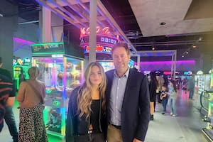 Martina y Leopoldo Mochkovsky, cuarta y tercera generación de Sacoa, hoy al frente de su expansión en la ciudad