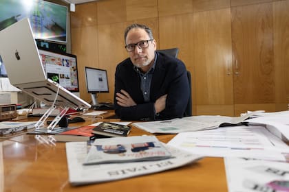 Martínez Ahrens en su despacho de la redacción de El País, en Madrid