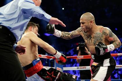 Martínez cae en el primer round; el argentino fue tres veces a la lona