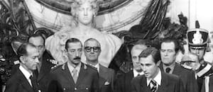 La historia enseña, pero no tiene alumnos