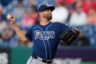 Martínez lanza a los Rays a vencer 1-0 a los Guardianes para su sexta victoria seguida