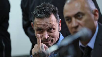 Martínez Poch fue sentenciado a 37 años de prisión por abusar reiteradamente de sus hijas