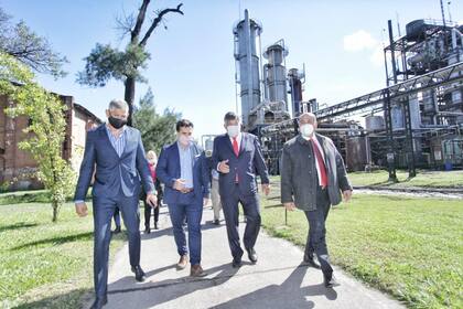 Martínez y Manzur recorrieron el ingenio Ingenio La Florida