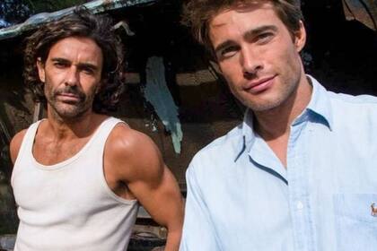 Martínez y Rodrigo Guirao Díaz, en el rodaje del film Humo bajo el agua