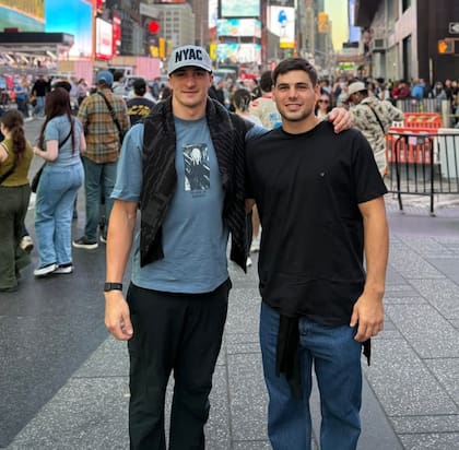 Martiniano Arrieta y Pedro de Haro en Times Square, el corazón de Nueva York