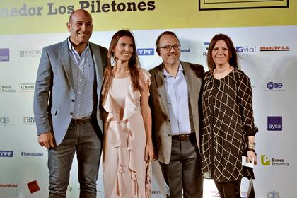 De izquierda a derecha: Martiniano Molina e Ileana Luetic; Diego Valenzuela y Daniela Reich