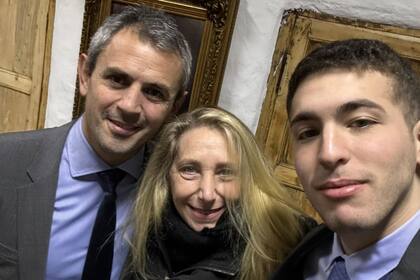 Martpin y Sharif Menem, con Karina Milei