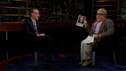Marty Short se convierte en Jiminy Glick, el entrevistador estrella que no sabe nada de su entrevistado y es capaz de provocarlo hasta la ofensa.