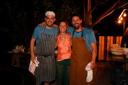 Maru Botana junto a los anfitriones