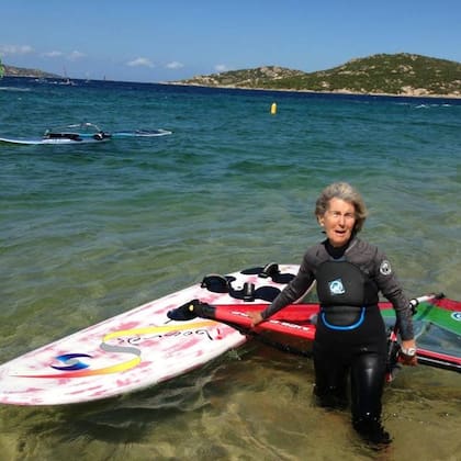 Marucha empezó hace 30 años a practicar el windsurf y ahora es una estrella en su país