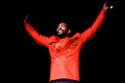 Marvin Gaye (1939-1984) sobre el escenario del Holiday Star Theater, en Merrillville, Indiana, el 10 de junio de 1983