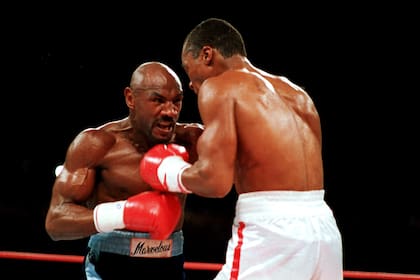 Marvin Hagler y Ray Sugar Leonard, en abril de 1987, en Las Vegas.