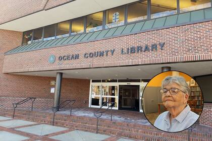 Mary Cooper regresó un libro que le había sido prestado a su abuelo en 1926 a la Biblioteca del Condado de Ocean (Imagen Compuesta)