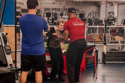 Mary Coroneos cumplió 100 años y revela la clave de su longevidad