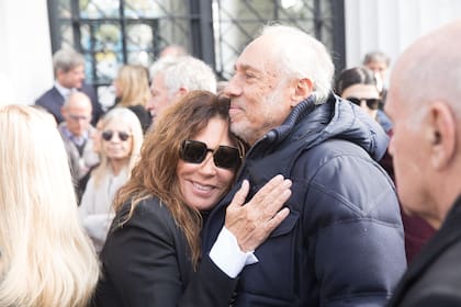 Mary Vigil y Gustavo Yankelevich recuerdan con una sonrisa a Constancio, a quien Diego Morea, el sacerdote que habló, se refirió "como un CEO sensible y solidario".