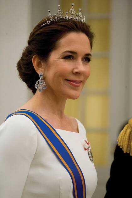 Mary volvió a utilizar la tiara de su boda en la cena de gala en el Palacio de Christiansborg, celebrada en 2015 .