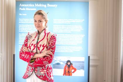 Marzotto recibió un diploma por su trabajo en la Legislatura de la Ciudad de Buenos Aires. Sus fotos de la Antártida destacan su amor por la naturaleza.
