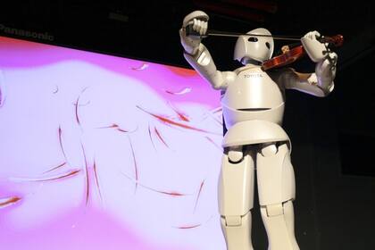 Más allá de los resultados, no se busca que los robots reemplacen a los artistas, pero sí que sirvan de ayuda para finalizar obras en tareas de corrección