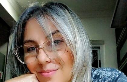 . “Más allá de que ellos medían 1.85 y 1.83 y yo apenas 1.55, la familia de mi padre era más bien menuda, la mayoría éramos rubias y de tez blanca. No había motivos para sospechar”.