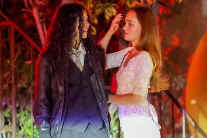 Más allá de su vida personal, ambas han compartido proyectos profesionales. Lily-Rose Depp protagonizó el video musical de la canción "Winter Baby / New Jersey Blues" de 070 Shake y ha expresado públicamente lo orgullosa que se siente del talento de su pareja