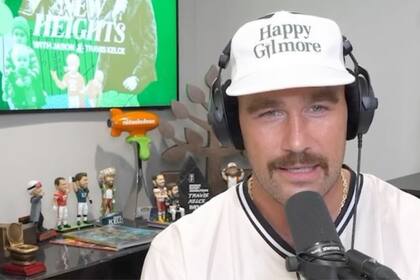 Más allá del fútbol, Kelce incursionó en el mundo del entretenimiento con el podcast "New Heights"