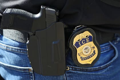 Más de 100 personas fueron detenidos por ICE en la redada masiva