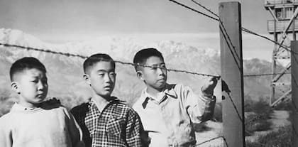 Más de 120.000 japoneses-estadounidenses fueron expulsados de sus hogares y enviados a campos de internamiento durante la Segunda Guerra Mundial