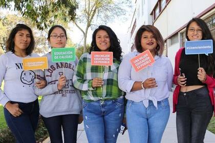 Más de 1,3 millones de estudiantes universitarios estudian en universidades licenciadas, pero más de 232.000 quedaron en universidades que ya no tienen permiso de funcionamiento.