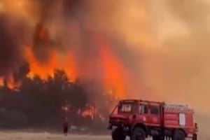 Más de 1300 bomberos y 13 aviones hidrantes combaten las llamas en Portugal