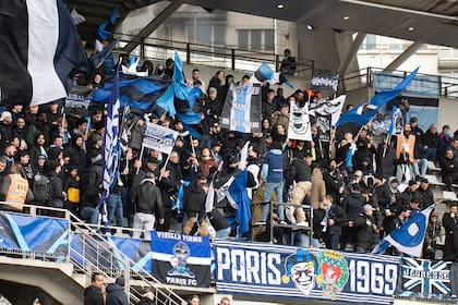 Más de 17 mil hinchas colmaron el estadio de Paris FC, de la segunda división francesa, y que desde 2023 no cobra por las entradas