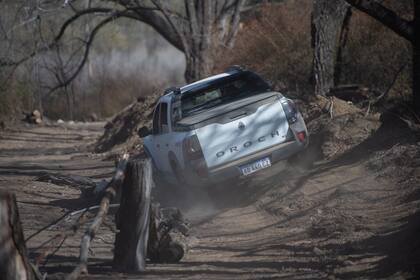 Más de 200 invitados experimentaron en Mendoza la adrenalina de conducir la Nueva Renault Oroch en circuitos on & off road