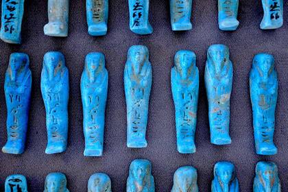 Más de 25 mil estatuillas funerarias se hallaron junto a los muertos