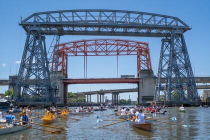 Más de 275 remeros en el Riachuelo: un llamado a la recuperación de la cuenca.