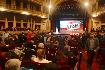 Más de 300 convencionales de la Unión Cívica Radical se congregaron en La Plata