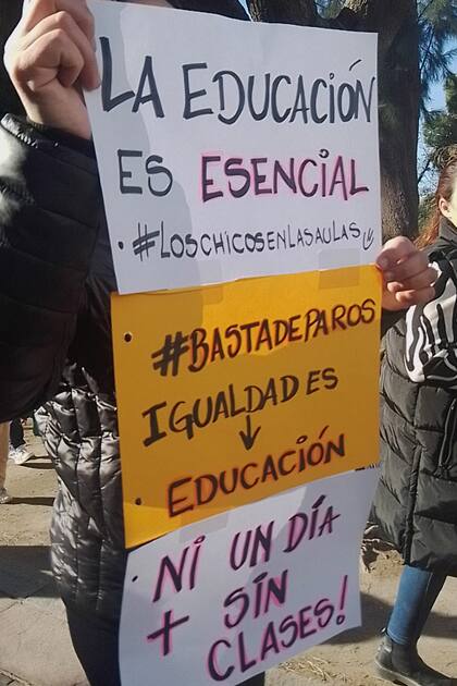Más de 300 familias de Bahía Blanca y Monte Hermoso reclaman que cese el exceso de paros docentes que dejan a los chicos sin clases